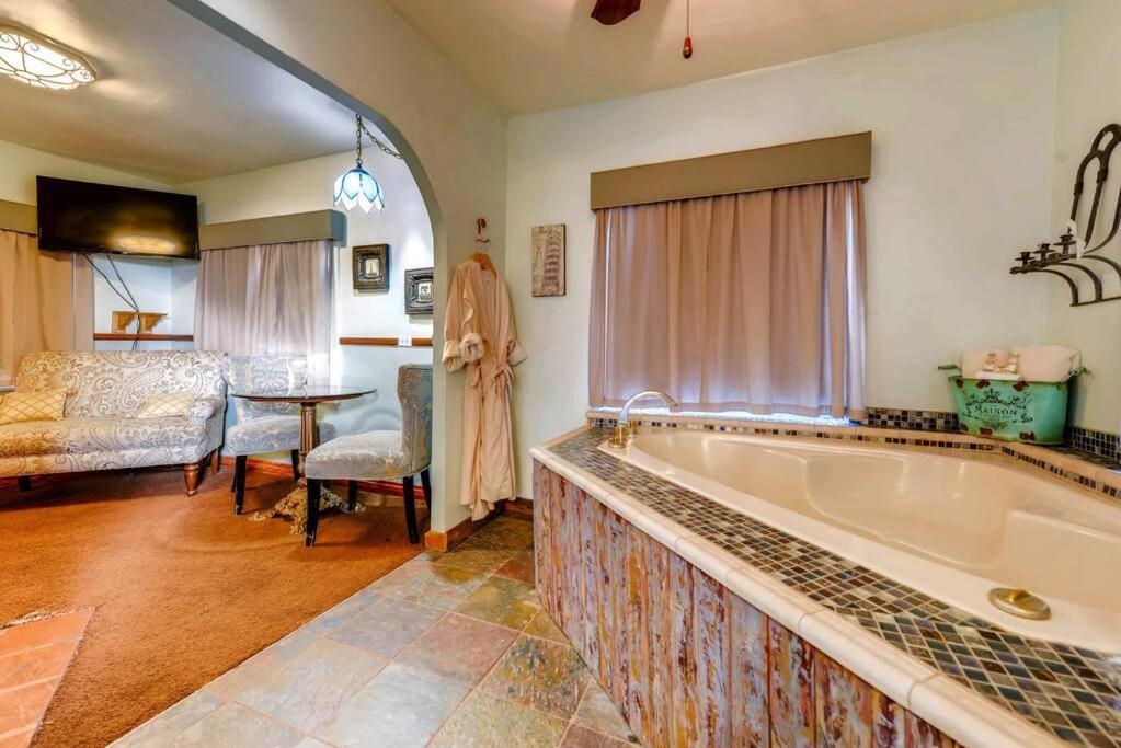 Cliff House Lodge And Hot Tub Cottages Morrison Exterior photo