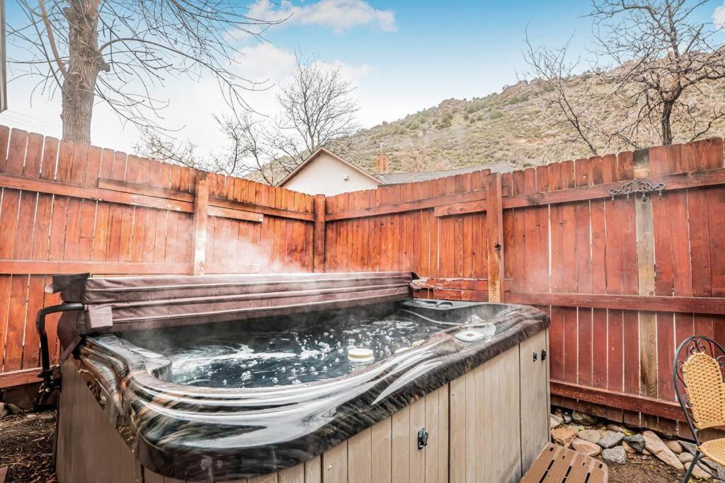 Cliff House Lodge And Hot Tub Cottages Morrison Exterior photo