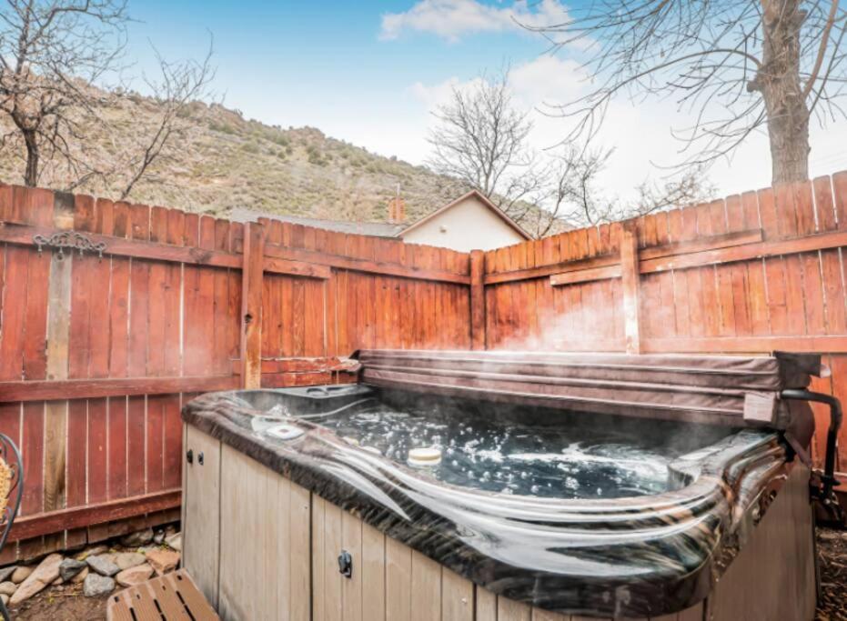 Cliff House Lodge And Hot Tub Cottages Morrison Exterior photo
