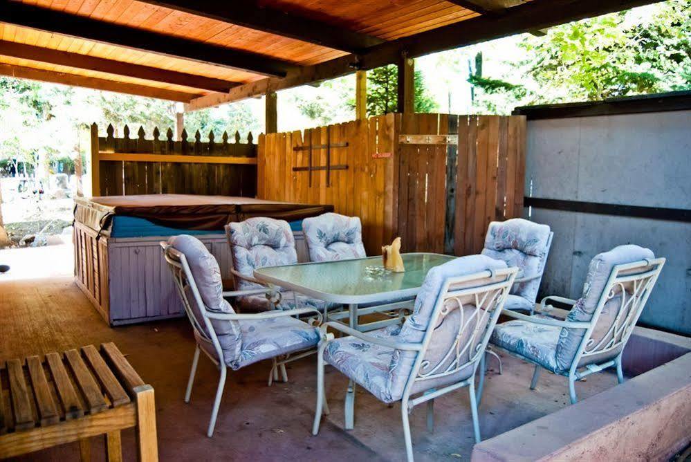 Cliff House Lodge And Hot Tub Cottages Morrison Exterior photo